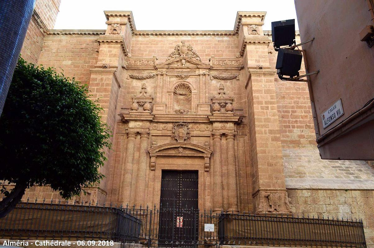 28 LA CATHEDRALE ET LE FORTERESSE DE L INCARNATION (22).JPG